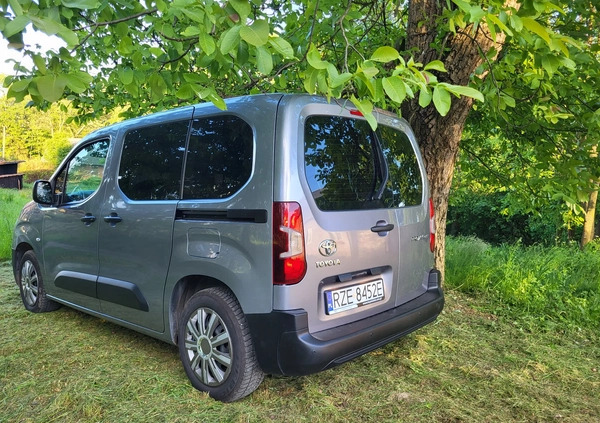 Toyota Proace City Verso cena 53900 przebieg: 225000, rok produkcji 2020 z Rzeszów małe 211